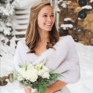 Faux fur shawl light gray